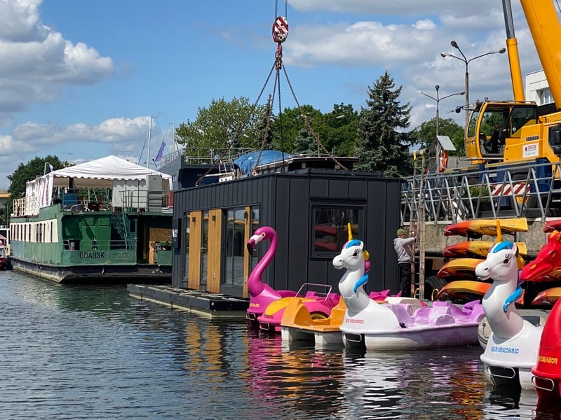 Schwimmendes Musterhaus von HARDBOX